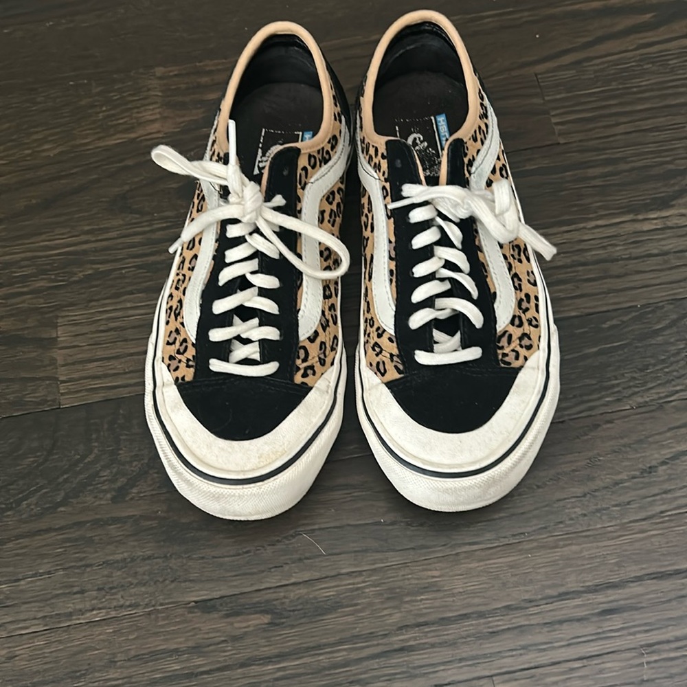Leopard VANS